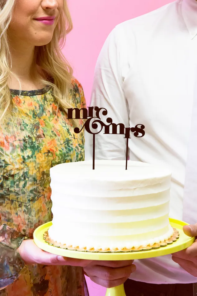 Bracket Mr Mrs Cake Topper Vibrators